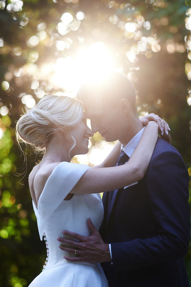 Séance de couple avec des mariés
